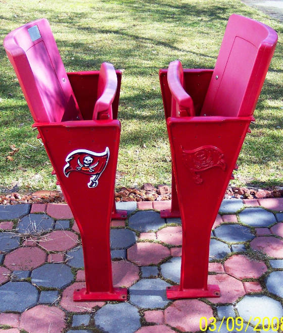 RaymondJamesFiguralEndSeatsFacing3-9-08.jpg