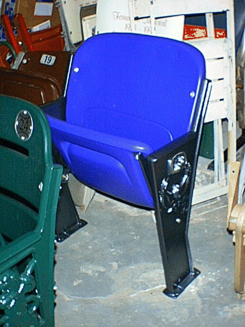 ravensfiguralendseat.gif