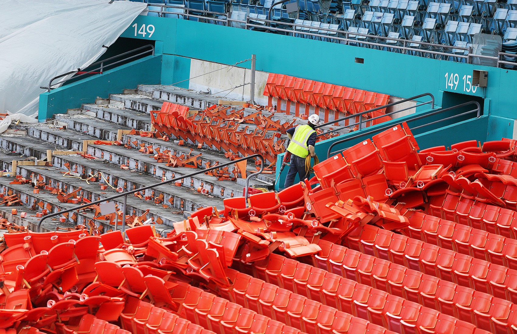 sfl-ddolphins-to-sell-old-sun-life-stadium-seats-video-20150707.jpg